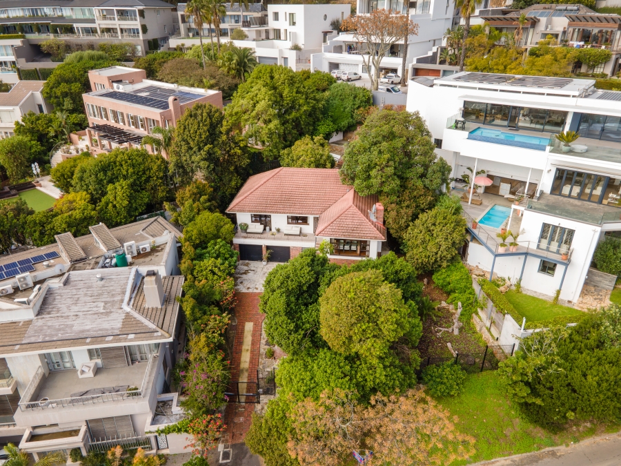5 Bedroom Property for Sale in Fresnaye Western Cape